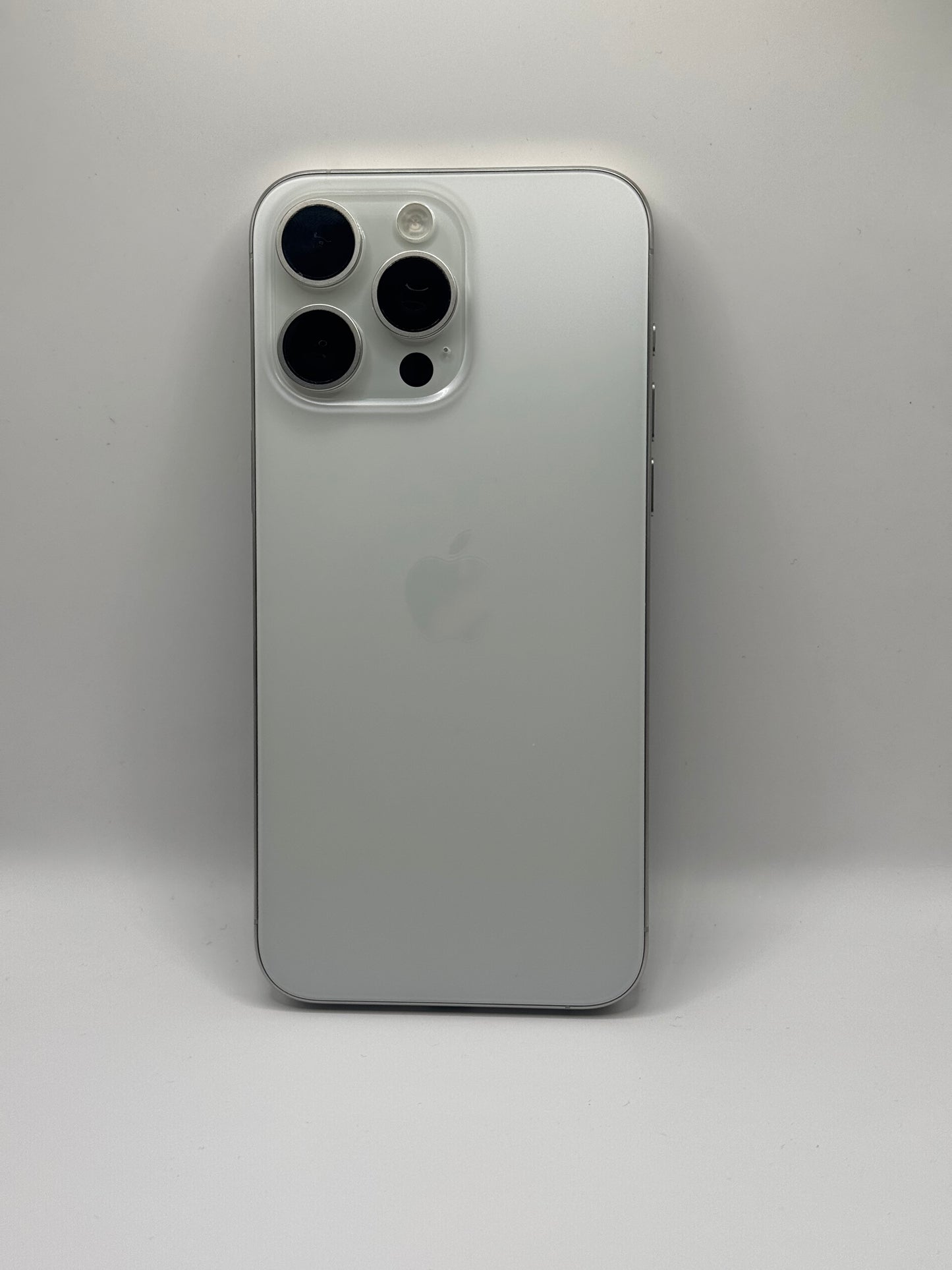 iPhone 15 Pro Max (CERTIFICADO REVIU)